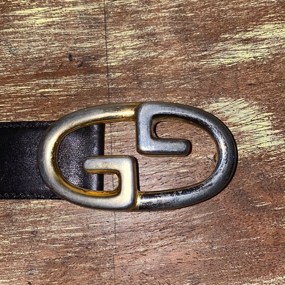 Gucci black leather belt. Size 44